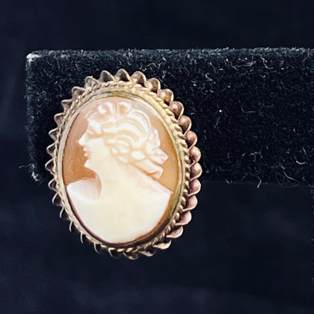 Vintage 1/20 12k GR Carved Shell Cameo Screw Back Earrings (5285) - Picture 2 of 8